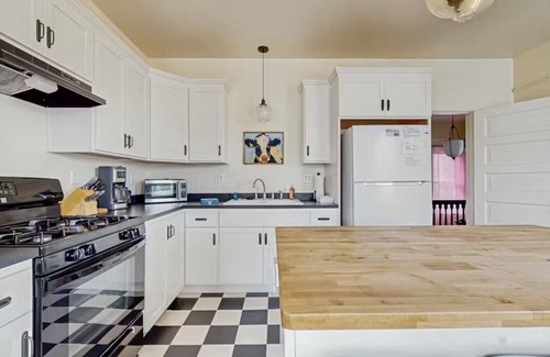 Old Town Eureka Apartment | Lilac Victorian Upstairs-Water-View Retreat in the Heart of Old Town