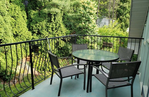 Chicoutimi House | LiLi Rose, entire house, 4 bedrooms, 2 bathrooms, downtown