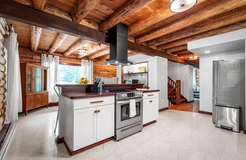 Macon Cabin | Lilla’s Cozy Cabin: Where Comfort Meets Fun!