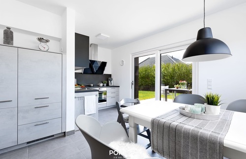 Dollerup House | Lille sort hus -terrace, garden furniture, barbecue, shower room, guest WC, parking space