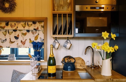 Redmile Cottage | LILLIE'S SHEPHERDS HUT AT SHEPHERDS LODGE RETREAT AND WELLNESS in Redmile