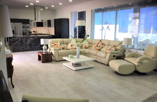 Costa Teguise Villa | Lillos- 3 bed/3 bath pool/hot tub sea views on the golf estate, Costa Teguise