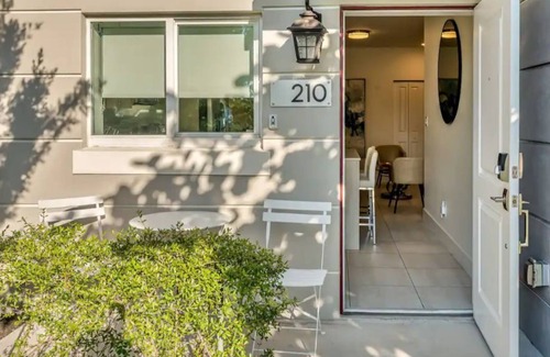 Lake Worth Corridor Apartment | 'lilly' at Aviara Lake Worth