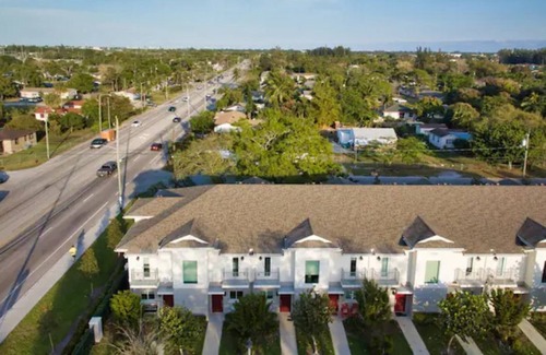 Lake Worth Corridor Apartment | 'lilly' at Aviara Lake Worth