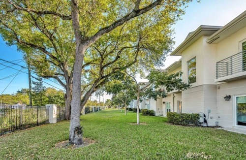 Lake Worth Corridor Apartment | 'lilly' at Aviara Lake Worth