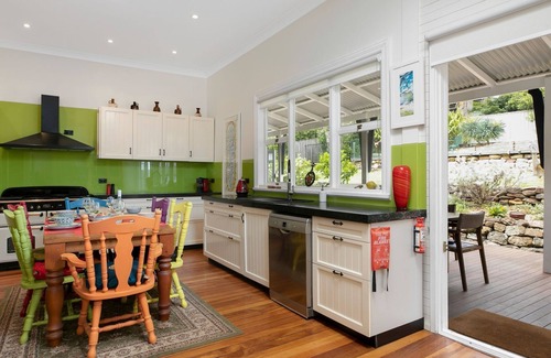 Stanwell Park House | Lilly Pilly Arthouse– Stay 3 Pay 2