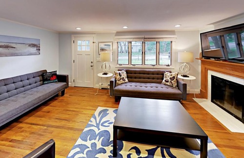 Dennis House | Lilly Pond Place