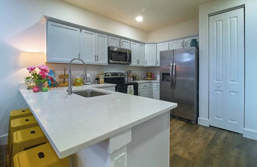 Hobe Sound House | Lilly Pulitzer Inspired 75in TV 1.5 ml Beach Pet Friendly EV Charger Smart Home