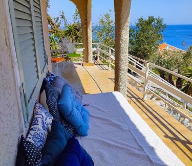 Avlakia House | Lilly's Seaview Retreat Cottage