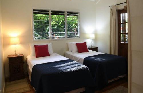 Mission Beach House | Lillypads Red Cottage - Rainforest Tranquility