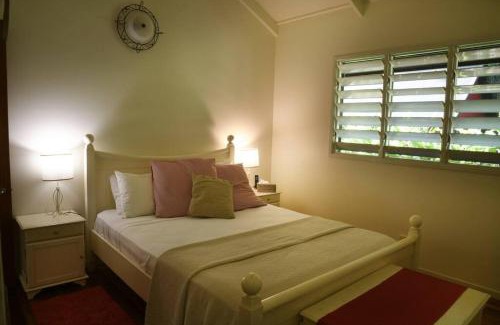 Mission Beach House | Lillypads Yellow Cottage - Rainforest Getaway