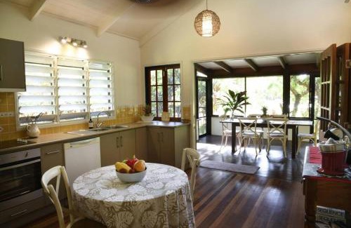 Mission Beach House | Lillypads Yellow Cottage - Rainforest Getaway