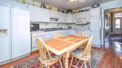 Cape May House | Lillys Butterscotch Cottage-5 Bdrm Wbonus Loft!