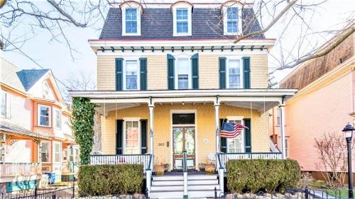 Cape May House | Lillys Butterscotch Cottage-5 Bdrm Wbonus Loft!