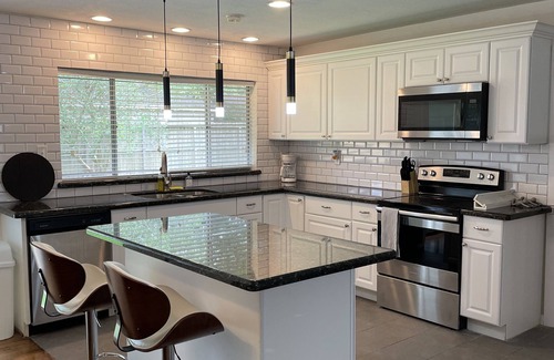 Houston House | Lilly’s Maison #4- Medical Center, NRG, Galleria retreat