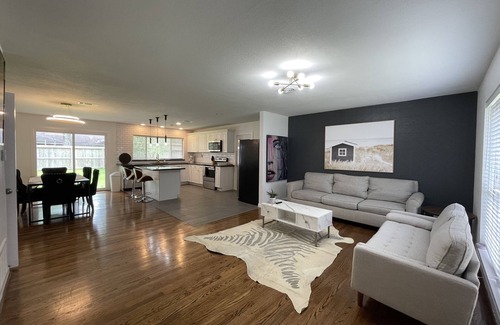 Houston House | Lilly’s Maison #4- Medical Center, NRG, Galleria retreat