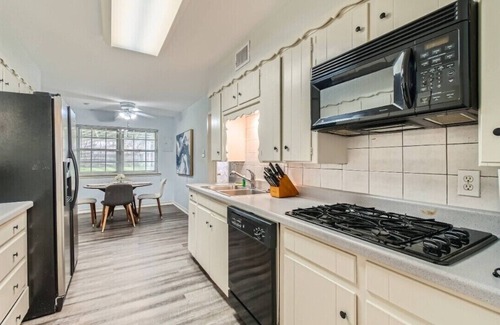 Mill Creek Estates House | Lilly’s Retreat – Relaxing Arlington Getaway Near Stadiums & Parks