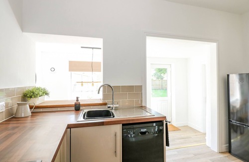 Denver Cottage | LILY COTTAGE, pet friendly, with a garden in Denver