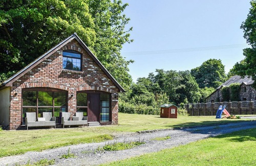 Skewen Cottage | Lily Cottage - UK40101