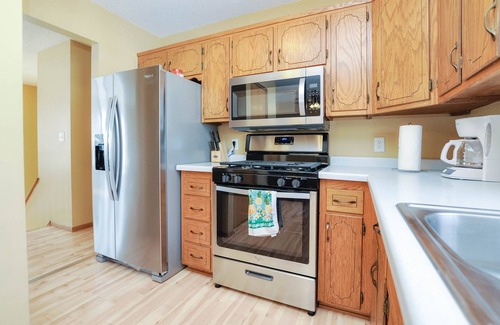 Glendale House | Lily House - 4 BR 2 Bath - Just 4 miles from Mayo Clinic/St. Mary's