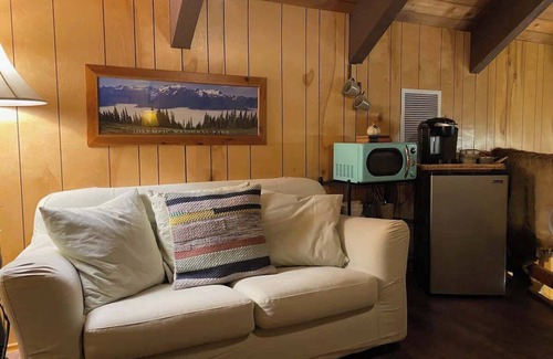 Forks Apartment | Lily Lodge Room near Olympic National Park