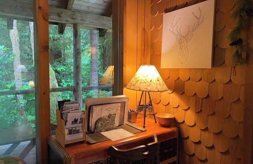 Forks Apartment | Lily Lodge Room near Olympic National Park