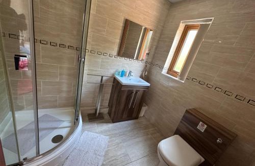 Fitling House | Lily Lodge-Tranquil-Hot Tub-Fishing-7m to beach