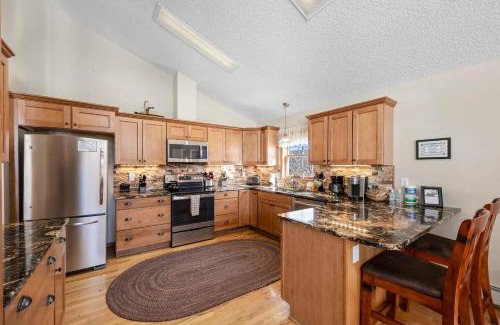 Estes Park House | Lily Mountain Lodge - Amazing Mountains Views, Private Hot Tub, Great Location