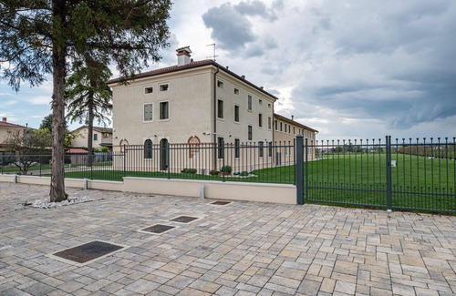 Vicenza Apartment | Lily of the Valley Hospital Room