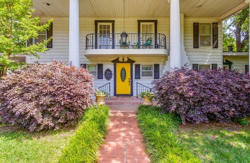 Carter Riverside House | Lily of the Valley Room