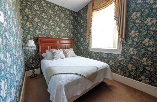 Geneseo Bed & Breakfast | Lily of the Valley Room - Big Tree Innnn