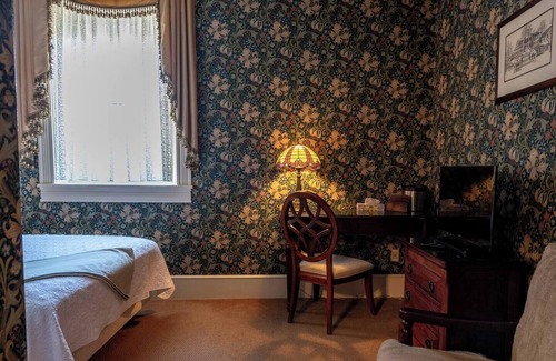 Geneseo Bed & Breakfast | Lily of the Valley Room - Big Tree Innnn