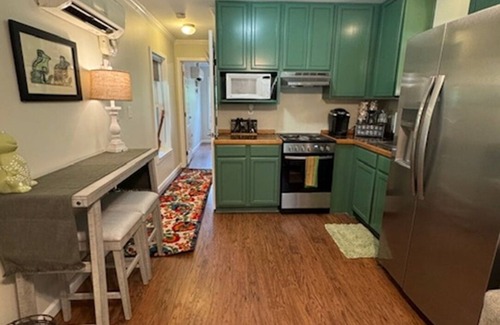 Stone County Cottage | Lily Pad cottage in Wiggins, just 10 minutes to the town center