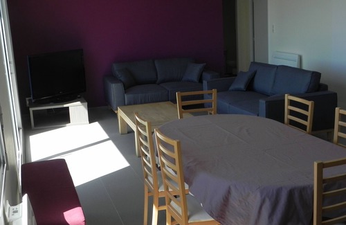 Cerizay Apartment | Lily-rose apartment 20 mins from Puy du Fou 8 pers.