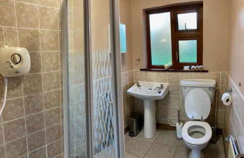 Coolaney House | Lily's - 3 Bedroom Country Cottage with Large Garden