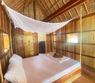 Koh Rong Hotel | Lily's Beach Bungalows