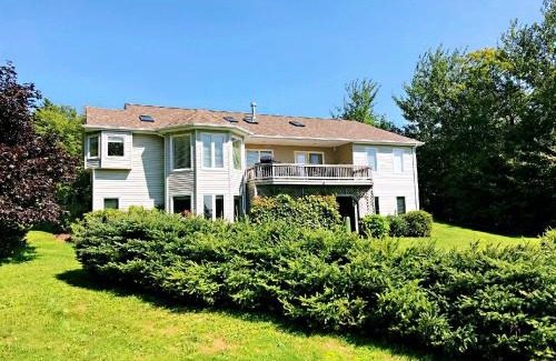 Charlottetown Hotel | Lily's garden