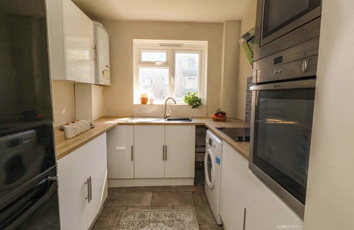 Southwell Cottage | LILY'S PAD, family friendly in Weston, Portland