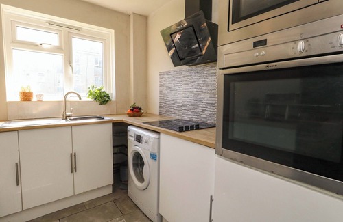 Southwell Cottage | LILY'S PAD, family friendly in Weston, Portland