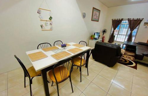 Tanah Rata House | LILY VACATION HOME at CAMERON HIGHLANDS - 12 PAX,FREE WiFi w CARPORCH