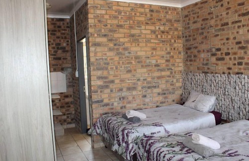 Emalahleni House | Lily Villa Country Lodge