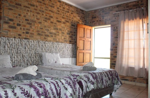 Emalahleni House | Lily Villa Country Lodge