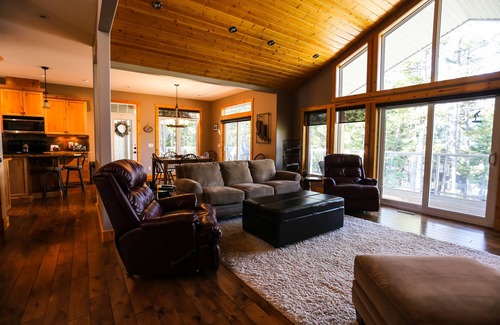 East Kootenay House | Lily’s Nighean - 4 bdr 4 bathroom Custom Home Mountain Retreat