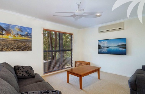Elizabeth Beach House | Lilys - Pacific Palms Holidays