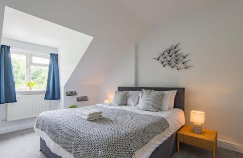 Etchinghill House | Lilywood by Bloom Stays