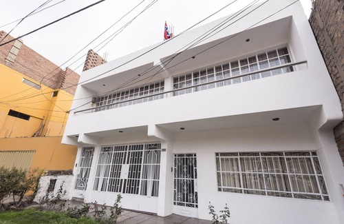 Callao Apartment | ❤️ Lima AIRPORT ❤️3 min AWAY I 1400 SQFT I Balcony I WiFi