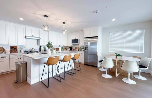 Lincoln Acres House | Lime Light La Mesa New 4BR 3BA, Group Friendly