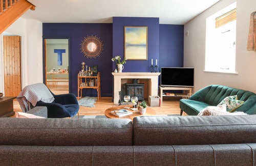 Blythburgh Cottage | LIME TREE COTTAGE, pet friendly, with pool in Southwold