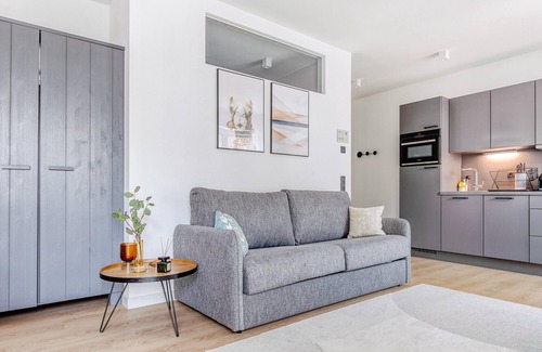 Innenstadtring Apartment | limehome Münster | Suite XL with Sofa Bed