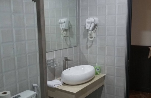 Hoa Lu Hotel | Limestone Boutique Hotel